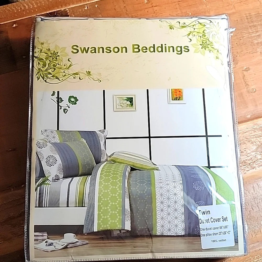 NWT Swanson Beddings Twin Duvet Cover Set- Duvet cover & sham- Reversible
